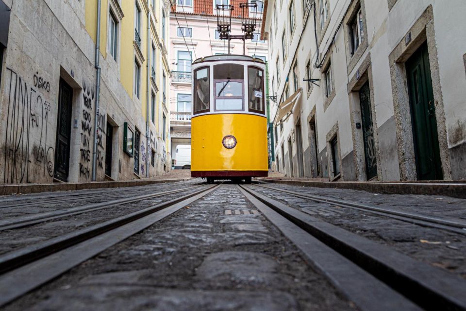 Lisbon: Insta-Perfect Walk With a Local - Capturing Landmarks and Everyday Life