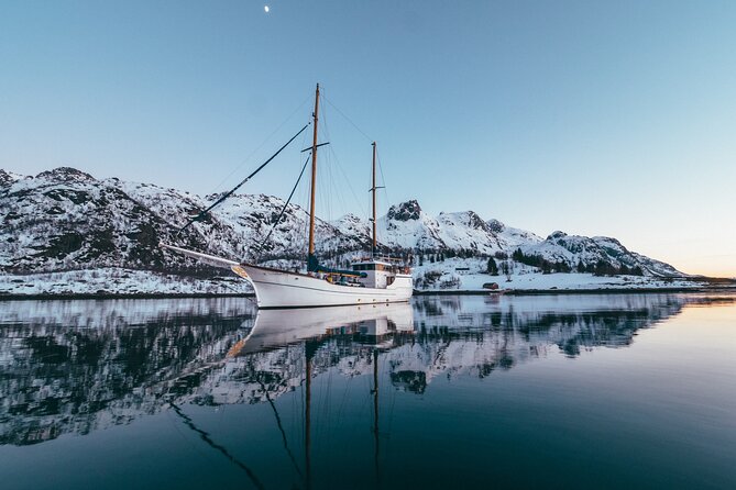 Luxury Northern Lights Cruise With Hot Tub and Dinner - Meeting and Pickup