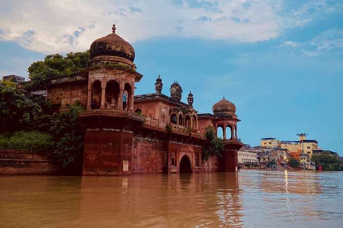 Marigold Boat Tour in Varanasi - Group Size and Accessibility