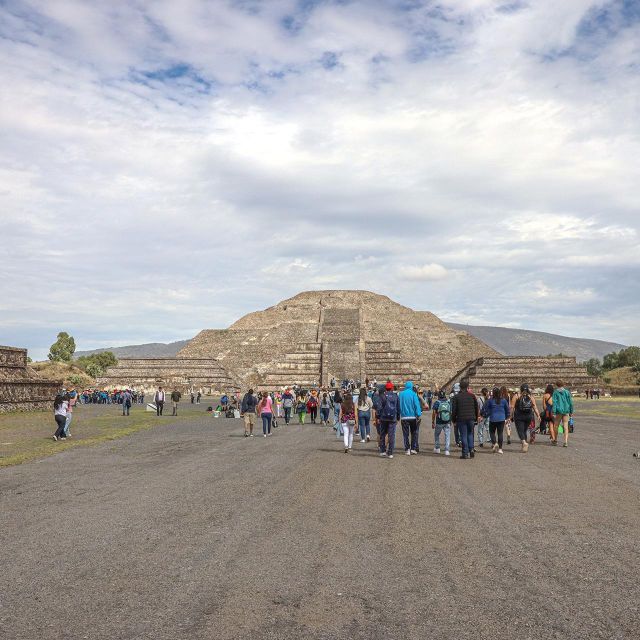 Mexico City: Private Tour Teotihuacan & Guadalupe Basilica - Exploring Teotihuacan