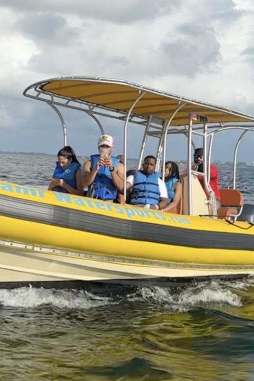 Miami: Relaxing Sightseeing Boat Ride - Amenities Offered