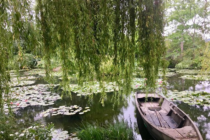 Monets Gardens & House With Art Historian: Private Giverny Tour From Paris - Visiting the Charming Village