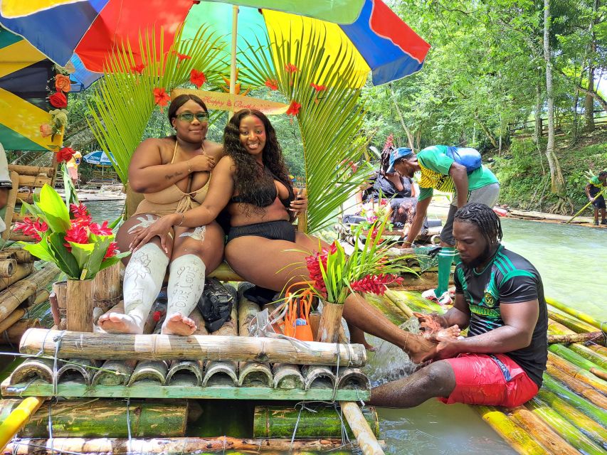 Montego Bay: Bamboo Rafting With Limestone Massage & Shoping - Bamboo Rafting Experience