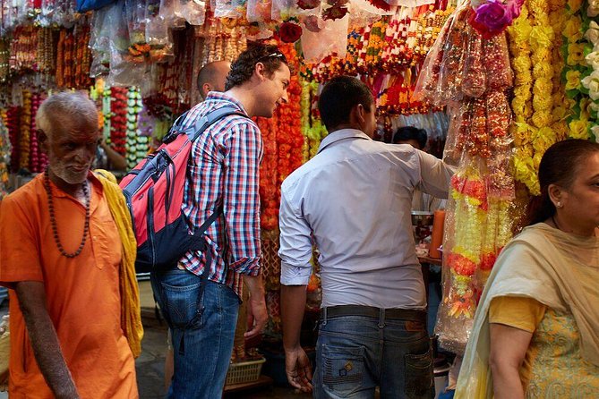 Mumbai Markets and Temples Tour - Mumbadevi Temple Experience