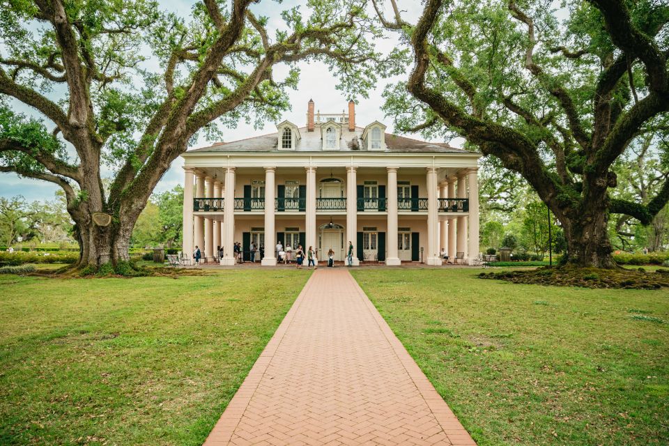 New Orleans: Oak Alley Plantation and Swamp Cruise Day Trip - Exploring Oak Alley Plantation