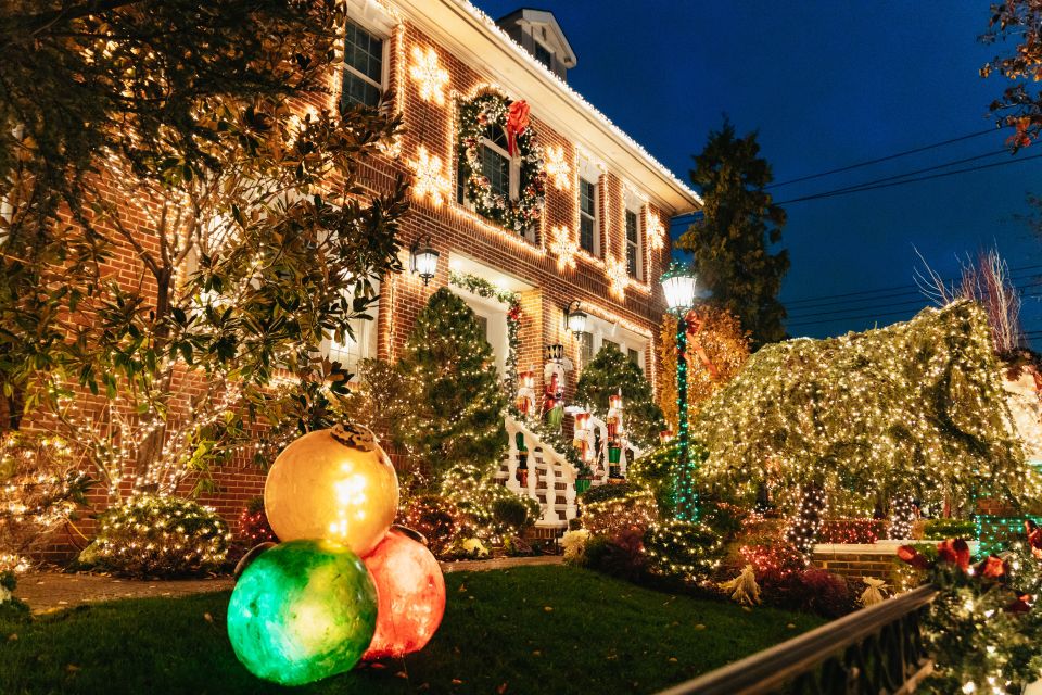 NYC: Dyker Heights Christmas Lights & Skyline View Bus Tour - Photo Opportunities