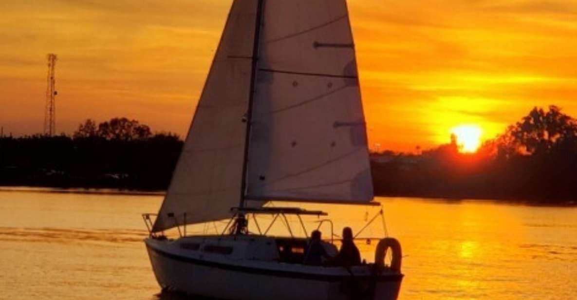 Orlando: Private Sunset Sailing Trip on Lake Fairview - Comfortable Seating and Amenities