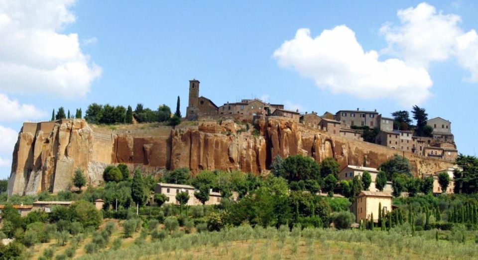 Orvieto: Private Walking Tour With Licensed Guide - Personalized Attention of a Guide