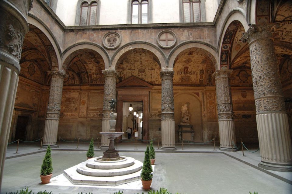 Palazzo Vecchio Small Group Tour - Skip-the-Line Access and Priority Entrance