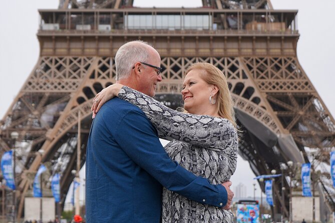 Photo Session in Paris - Photographer at the Eiffel Tower - Meeting Point