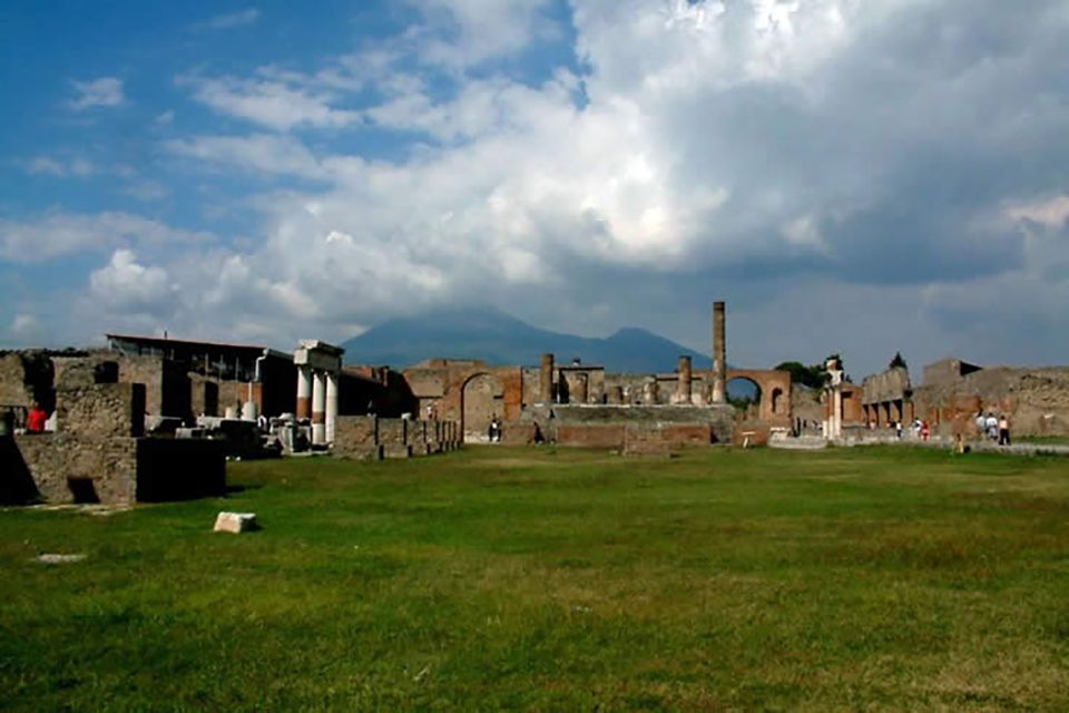 Pompeii and Mt Vesuvius: Full-Day Private Tour - Itinerary