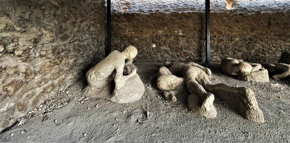 Pompeii : Theaters and the Garden of Fugitives - Essential Buildings and Structures in Pompeii