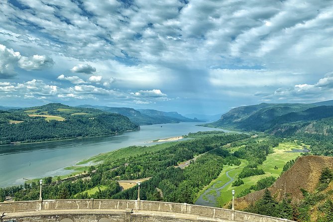 Portland Sightseeing Tour Including Columbia Gorge Waterfalls - Knowledgeable Guides and Reviews