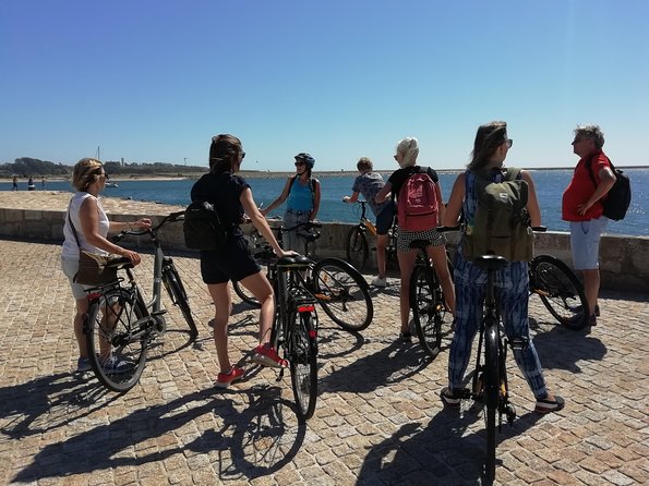 Porto: 3-Hour Old Town & Riverside Bike Tour - Guided Experience - Included Tour Amenities and Provisions
