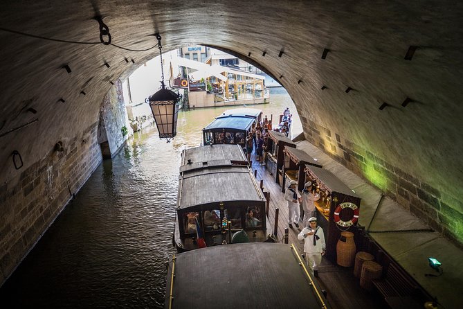 Prague Castle and Canal River Boat Tour - Itinerary