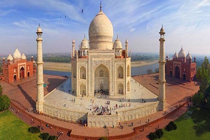 Private Full-day Historical Adventure Tour in Agra by Gatimaan Express - Visiting the Taj Mahal