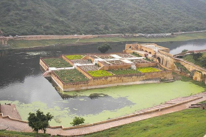 Private Jaipur Pink City Tour by Car & Driver With a Tour Guide - Experiencing Jaipurs Architectural Wonders