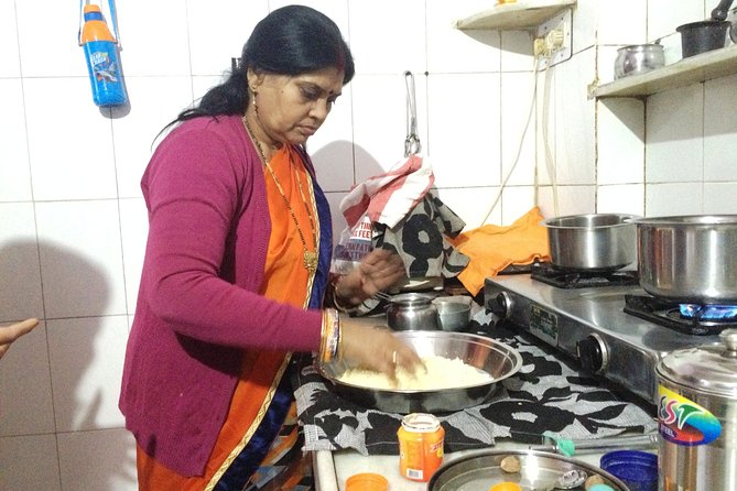 Private Market Tour & Vegetarian Cooking Class & Meal in a Local Jaipur Home - Overcoming Language Barriers During the Market Tour