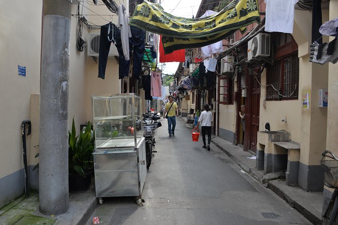 Private Shanghai City Highlight and Hidden Gems With Culinary Experience - Traditional Shanghainese Dishes