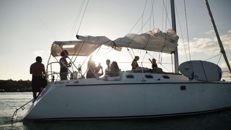 Puerto Aventuras: Private Sunset Sailing Tour - Cruising to a Protected Bay