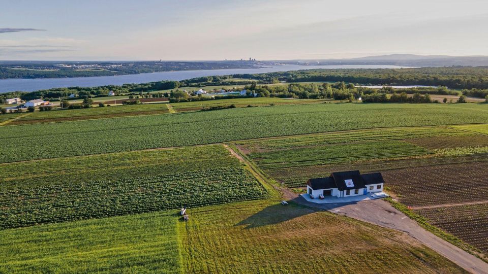 Quebec City - E-Tandem Rental on Île D'orléans - Languages Offered