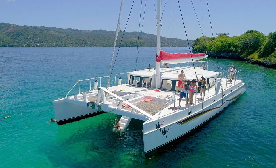 Samana: Catamaran Boat Tour With Snorkeling and Lunch - Snorkeling at Two Locations