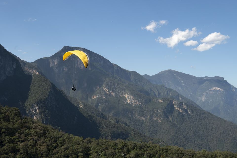 Santiago, Nl: Paragliding in the Sierra De Santiago - Scheduled Pickup and Transfer