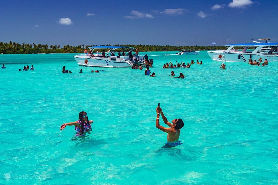 Santo Domingo: Saona Island Catamaran Tour With Lunch & Bar - Included Amenities