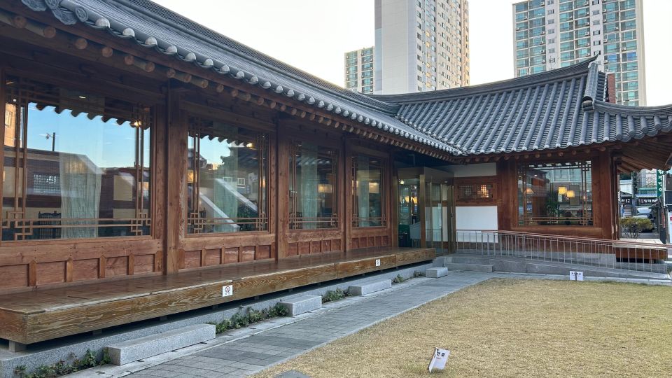 Seoul: Oriental Medicine Healing Half Day Tour - Starbucks 1960: Seouls Modernization