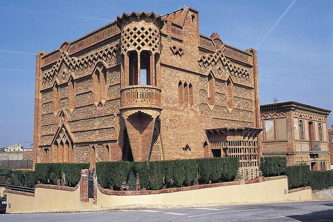 Skip the Line: Audio Guide Visit Gaudi Crypt and Colònia Güell Ticket - Exploring the Historic Industrial Village