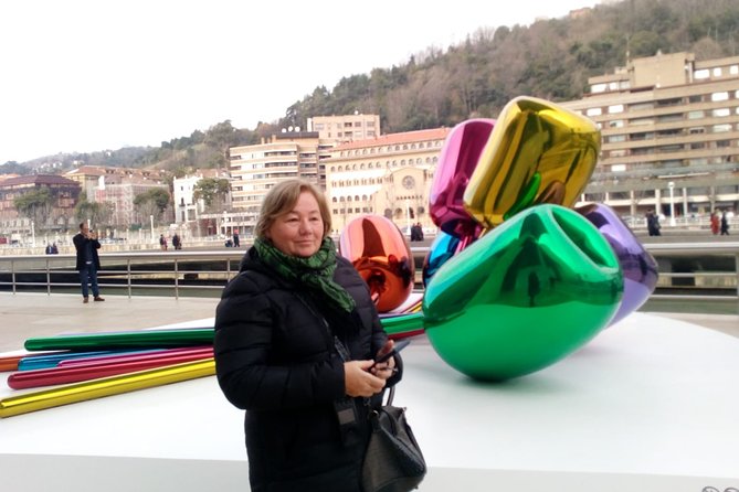 The Magic of the Guggenheim Museum - 2 Hours With VIP Tickets - Highlights of the Art Collection