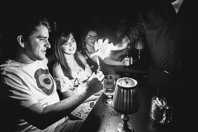 (Thur 7pm) Comedy Magic Show Includes 1x Pizza & 2 Glasses of Prosecco - Included Offerings