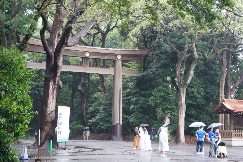 Tokyo: Meiji Jingu Shrine With Smartphone Audio Guide App - Discovering the Shrines Symbolic Features