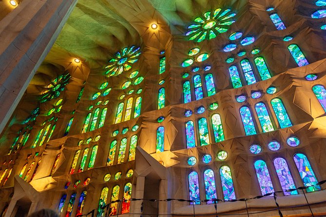 Treasures of Barcelona: Private Gaudi Walking Tour - Exploring Güell Palace