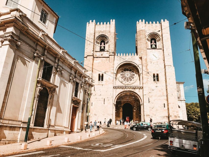 Tuk Tuk Old Lisbon Tour 1h30 - Highlights of the Tour