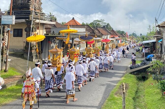 Ubud: Downhill Cycling With Volcano, Rice Terraces and Meal - Meeting and Pickup
