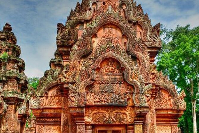 Ultimate Private Guided Tours, Sunrise Angkor Wat, Bayon, Ta Prohm, Banteay Srei - Visiting Banteay Srei Temple