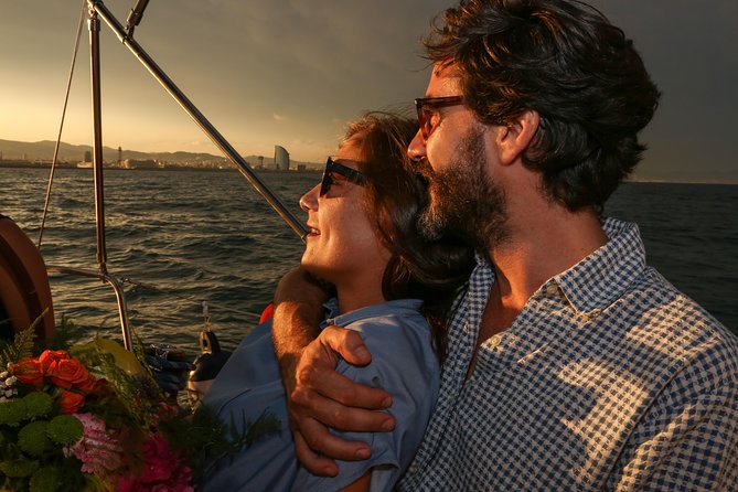 Unique Sunset Sailing Experience With Tapas and Open Bar - Group Size and Skipper