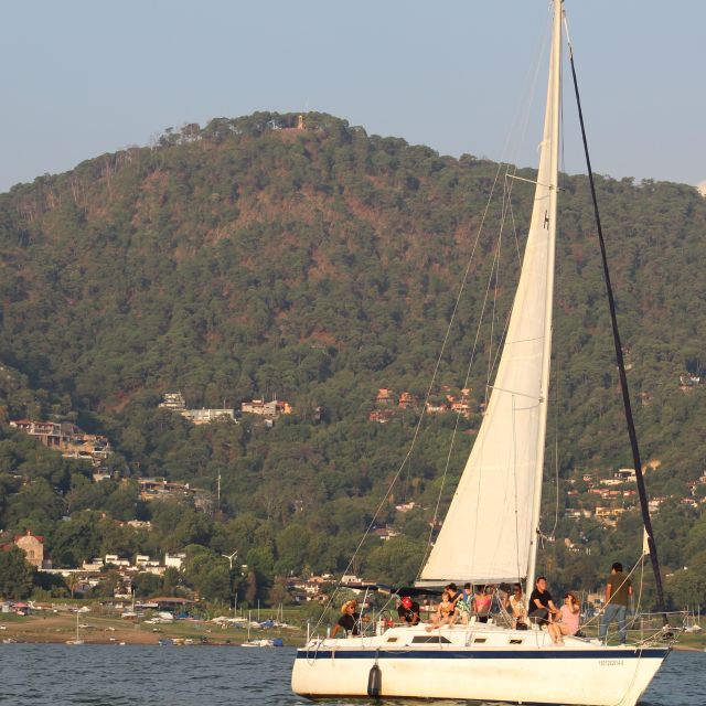 Valle De Bravo: Sailboat - Sailboat Features and Capabilities