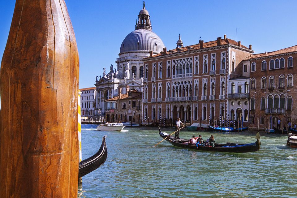 Venice: Private Gondola Ride for up to 5 People - Inclusions in the Package