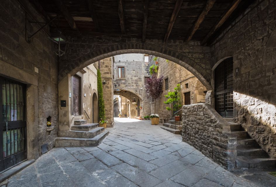 Viterbo: Private Walking Tour - Papal Residence and Monuments