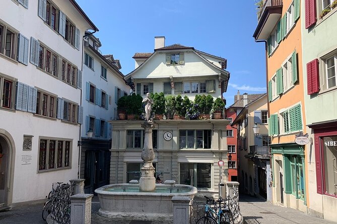 Zurich Old Town Walking Tour - Famous Landmarks: Fraumünster and Grossmünster
