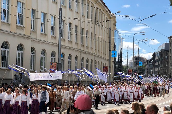 2-Hour Guided Walking Tour of Tallinn - Tour Logistics and Requirements