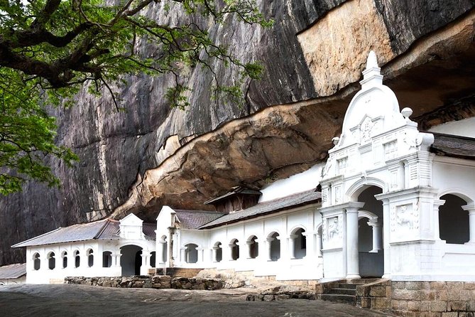 4-Day Essence of Sri Lanka Tour - Accommodations and Meals