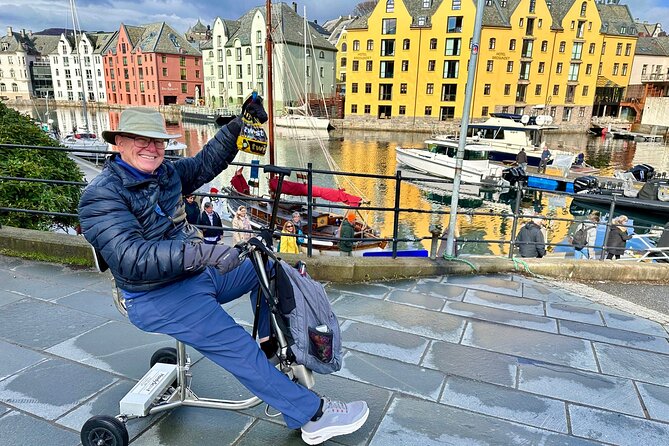Amazing City Walk in Alesund - Architecture and History Exploration