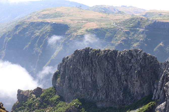 Arieiro Peak, Santo Da Serra, and Cristo Rei 4x4 Experience - Ascent to Pico Dos Barcelos