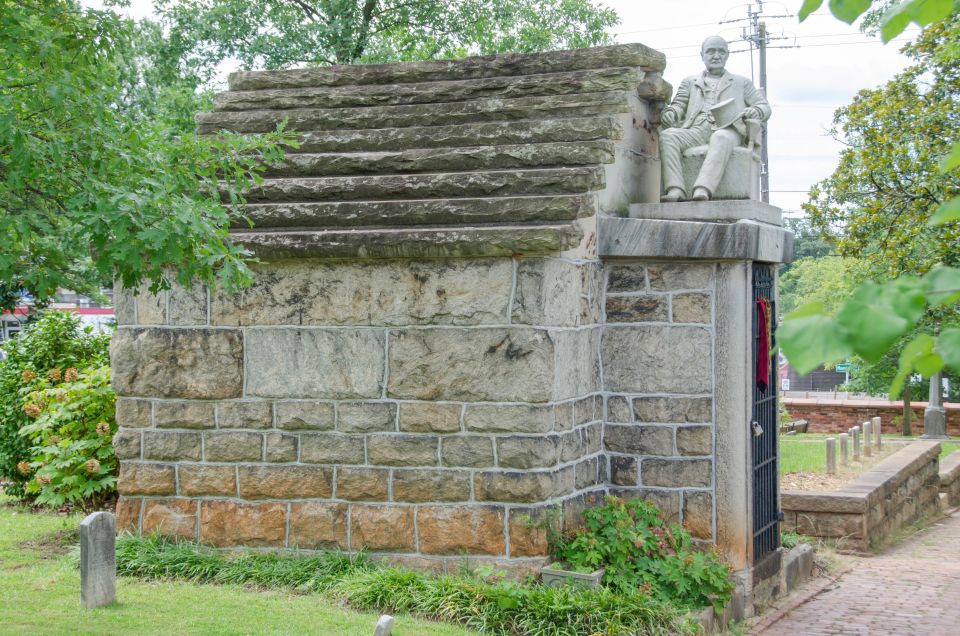 Atlanta: Grant Park Food and Cemetery Tour - Guided Tour and Language