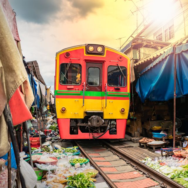 Bangkok: Damneon Saduak Floating & Train Markets Guided Tour - Long-tail Boat Ride