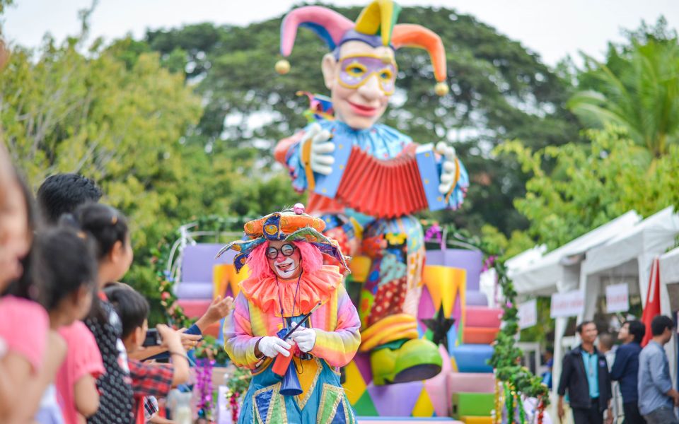 Bangkok: Dream World Entrance Ticket - Parade and Entertainment