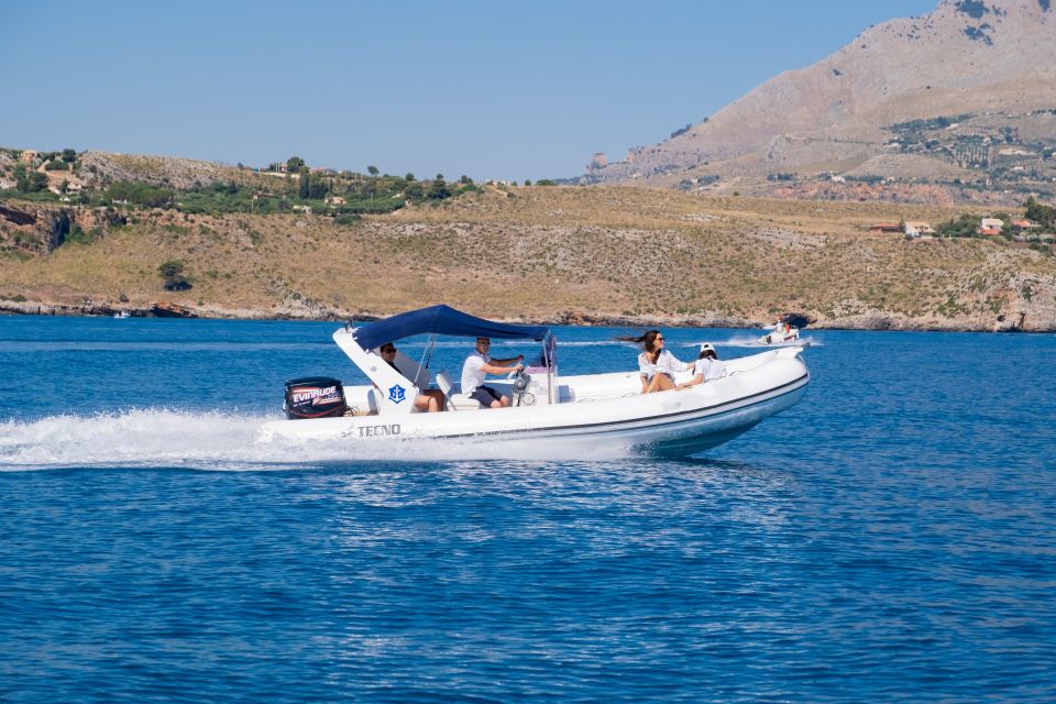 Castellammare Del Golfo: Private Dinghy Rental With License - Boat Features and Amenities